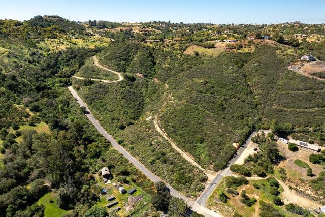 27995 Cougar Pass Rd, Escondido, CA 92026