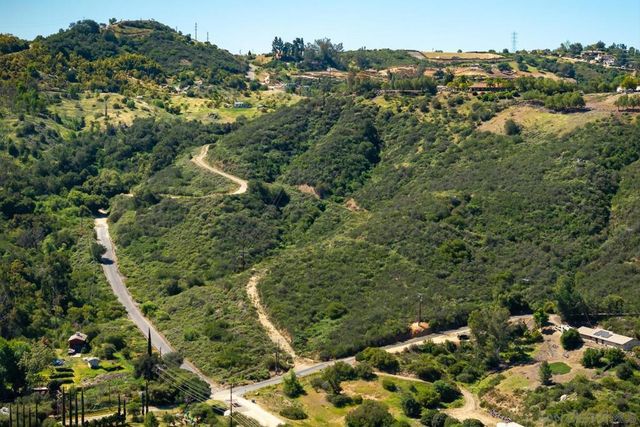 27995 Cougar Pass Rd, Escondido, CA 92026