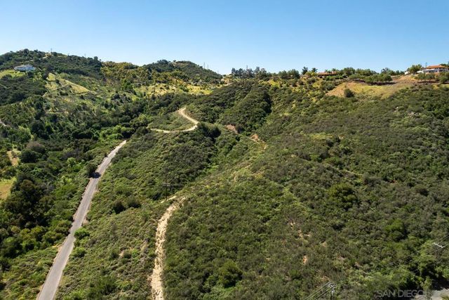 27995 Cougar Pass Rd, Escondido, CA 92026