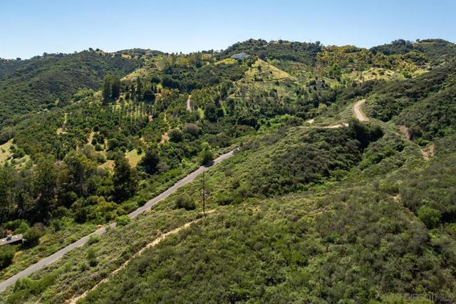 27995 Cougar Pass Rd, Escondido, CA 92026