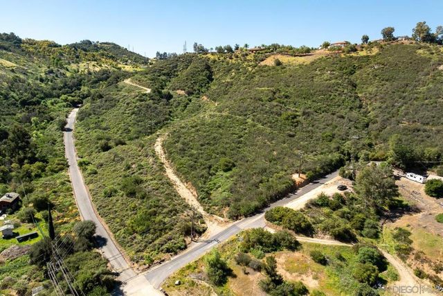 27995 Cougar Pass Rd, Escondido, CA 92026