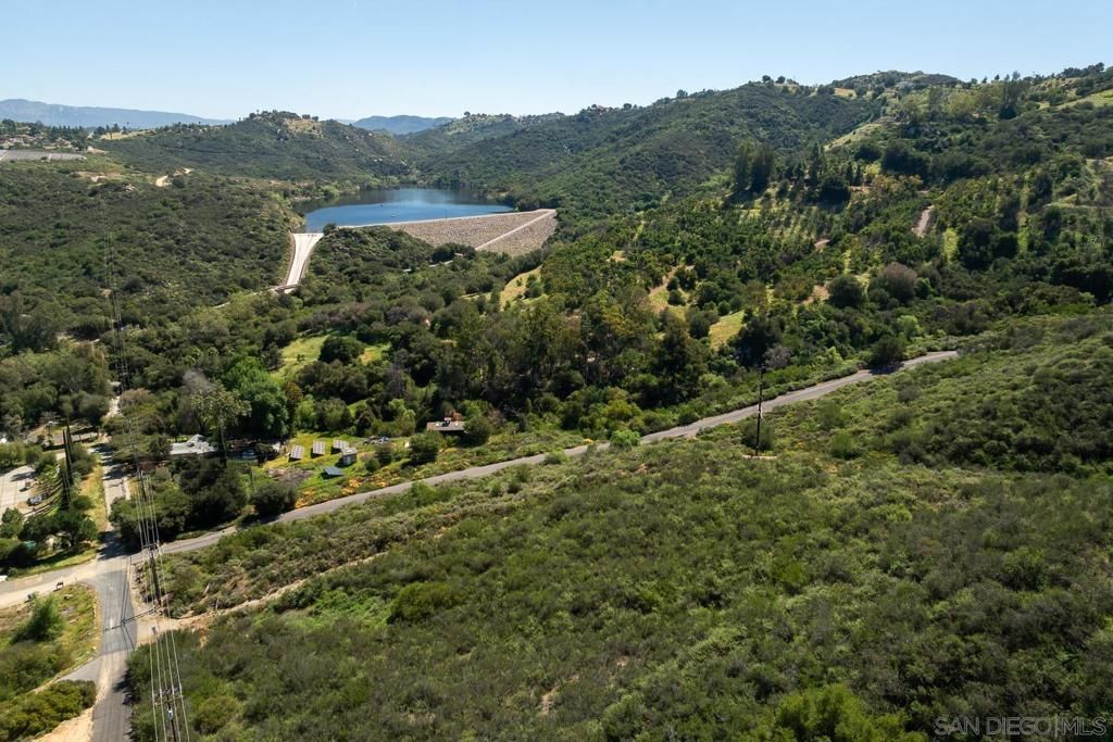 27995 Cougar Pass Rd, Escondido, CA 92026