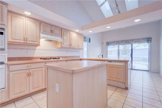 2 Dartmouth Court, Pittsford, NY 14534