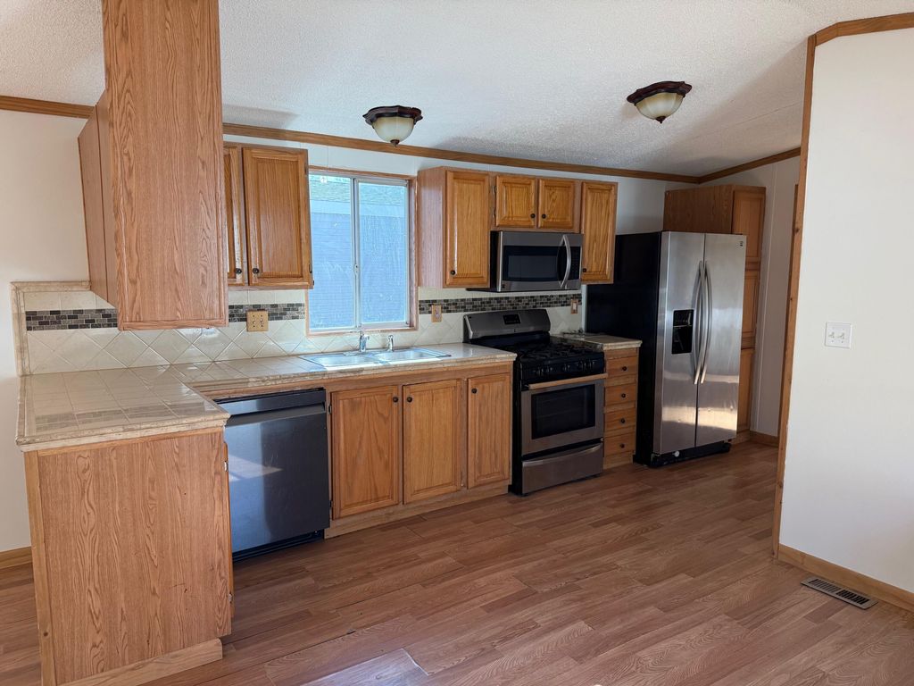 1014 Mountain View DR, Lewistown, MT 59457 photo 9