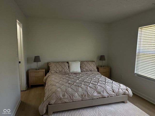 3511 Statuette, Indianapolis, IN 46214