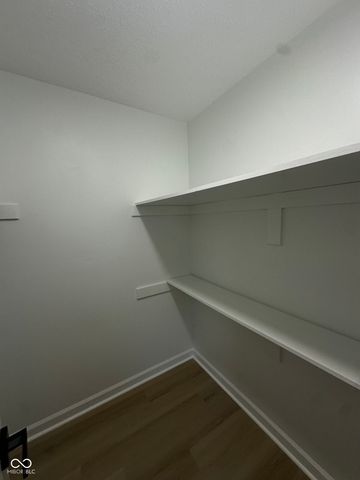 3511 Statuette, Indianapolis, IN 46214