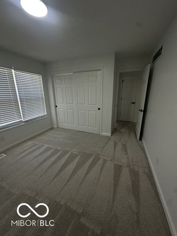 3511 Statuette, Indianapolis, IN 46214
