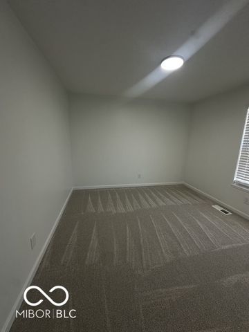 3511 Statuette, Indianapolis, IN 46214
