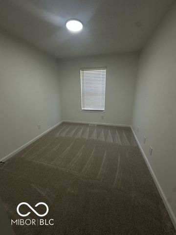 3511 Statuette, Indianapolis, IN 46214