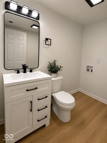 3511 Statuette, Indianapolis, IN 46214