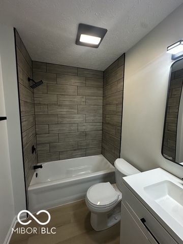 3511 Statuette, Indianapolis, IN 46214