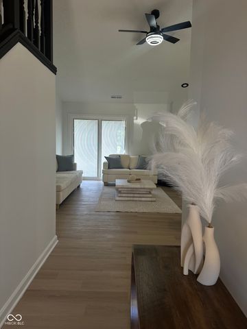 3511 Statuette, Indianapolis, IN 46214