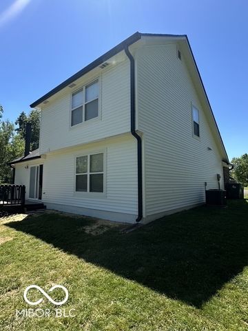 3511 Statuette, Indianapolis, IN 46214