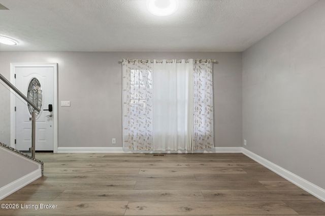 5406 Big Sky Dr, Louisville, KY 40229