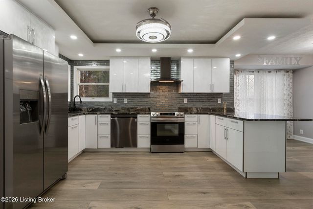 5406 Big Sky Dr, Louisville, KY 40229