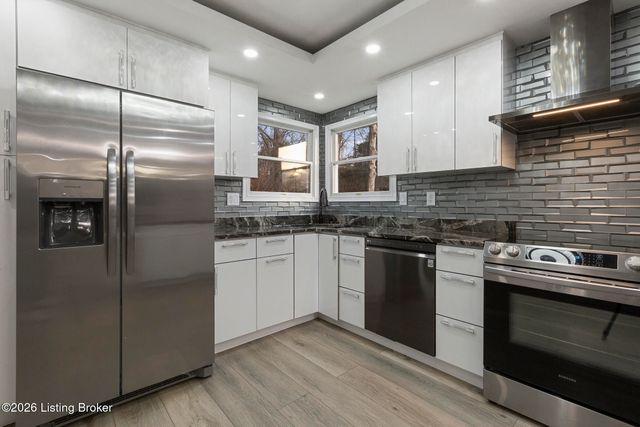 5406 Big Sky Dr, Louisville, KY 40229