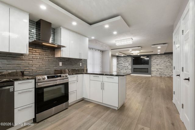 5406 Big Sky Dr, Louisville, KY 40229