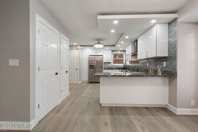 5406 Big Sky Dr, Louisville, KY 40229