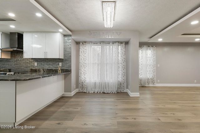 5406 Big Sky Dr, Louisville, KY 40229