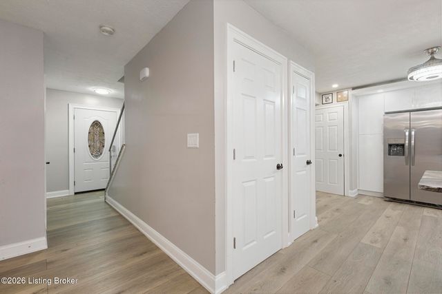 5406 Big Sky Dr, Louisville, KY 40229