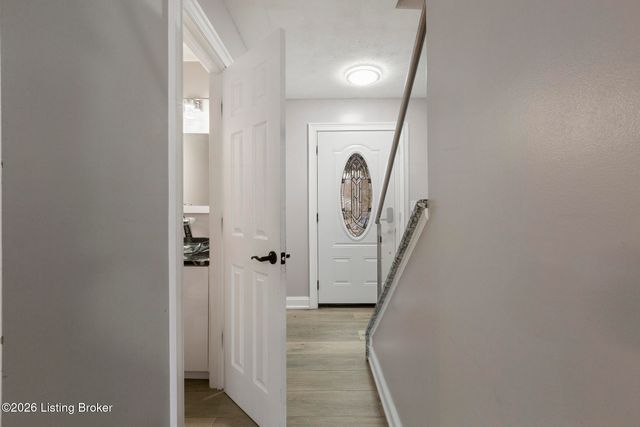 5406 Big Sky Dr, Louisville, KY 40229