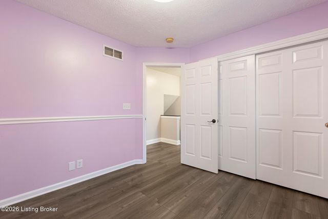 5406 Big Sky Dr, Louisville, KY 40229