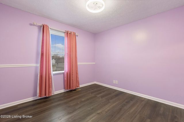 5406 Big Sky Dr, Louisville, KY 40229