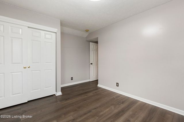 5406 Big Sky Dr, Louisville, KY 40229