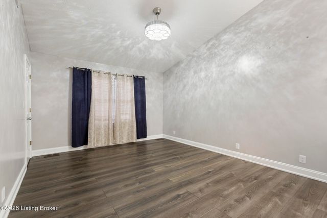 5406 Big Sky Dr, Louisville, KY 40229