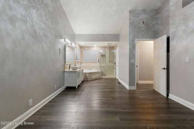 5406 Big Sky Dr, Louisville, KY 40229