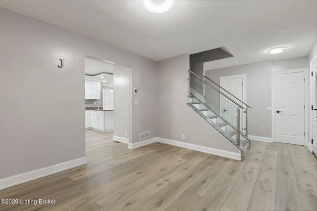 5406 Big Sky Dr, Louisville, KY 40229