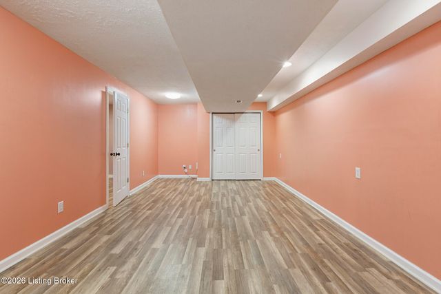 5406 Big Sky Dr, Louisville, KY 40229