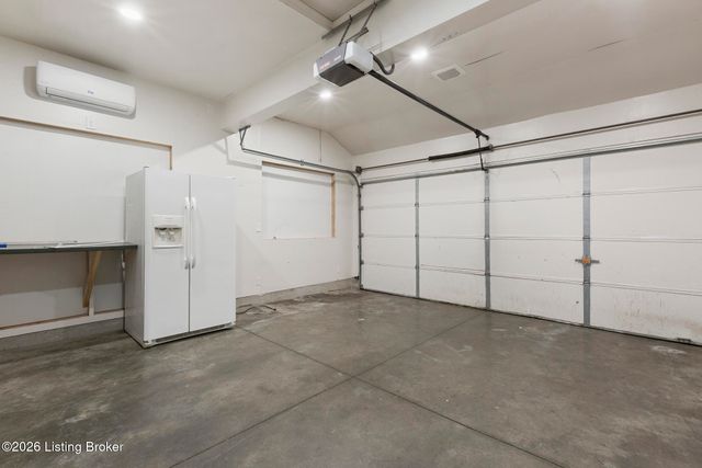 5406 Big Sky Dr, Louisville, KY 40229