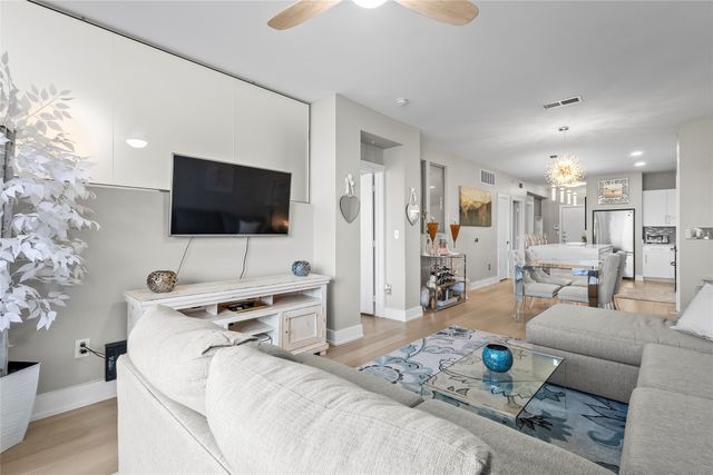 4333 Gilbert Avenue 218, Dallas, TX 75219