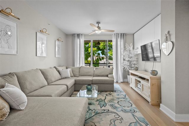 4333 Gilbert Avenue 218, Dallas, TX 75219