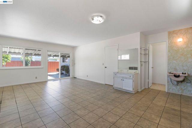 40272 Davis St, Fremont, CA 94538