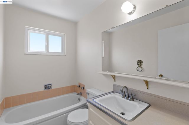40272 Davis St, Fremont, CA 94538