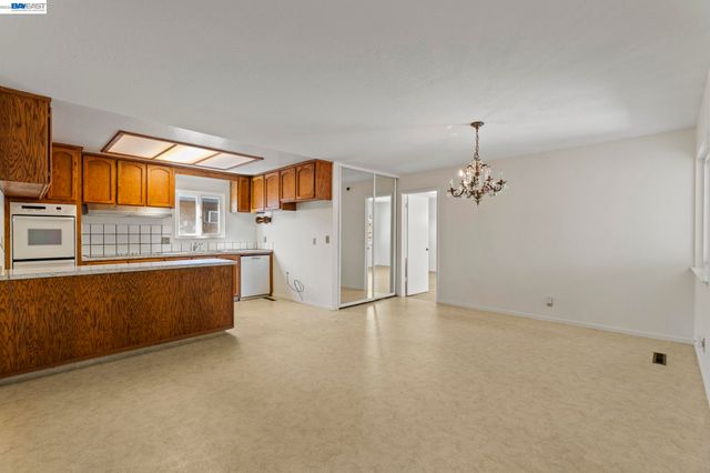 40272 Davis St, Fremont, CA 94538