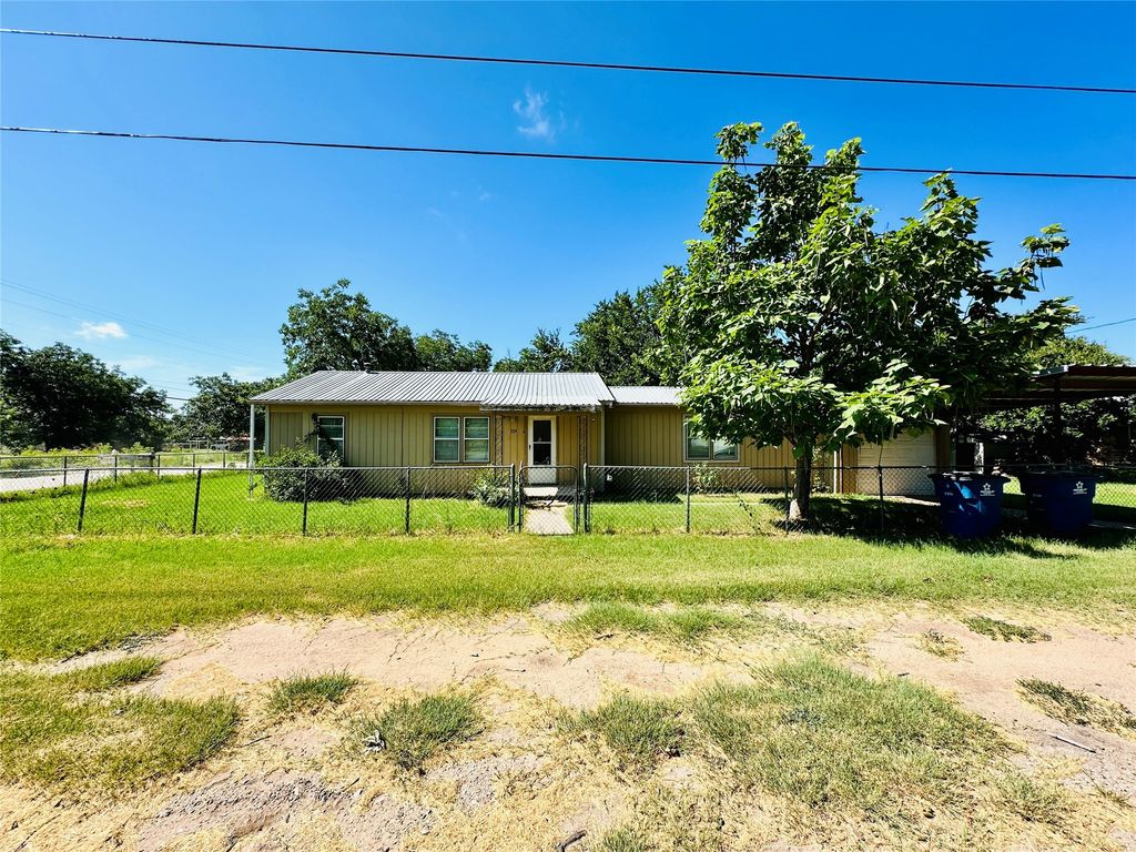 324 7th Street, Cross Plains, TX 76443