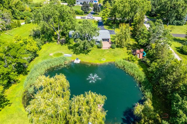 83 Wildwood Drive, Barrington, IL 60010