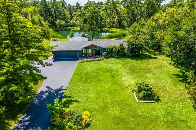 83 Wildwood Drive, Barrington, IL 60010