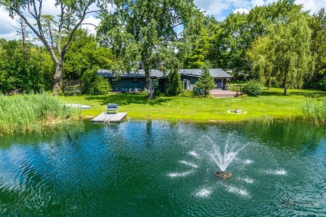 83 Wildwood Drive, Barrington, IL 60010