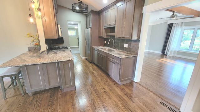 83 Wildwood Drive, Barrington, IL 60010