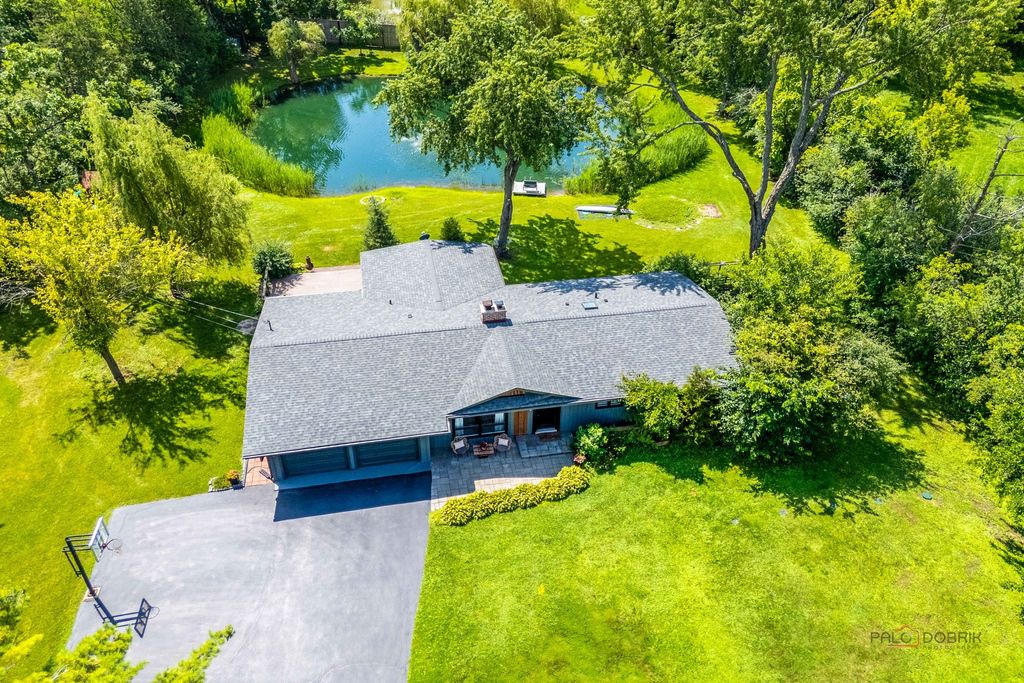 83 Wildwood Drive, Barrington, IL 60010