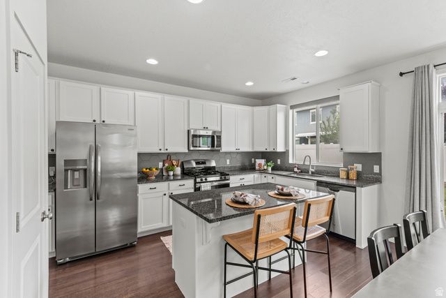 1812 W PARKVIEW DR, Syracuse, UT 84075