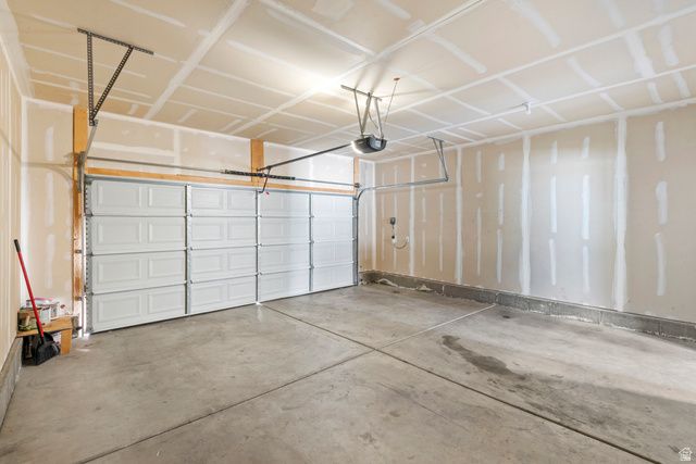 1812 W PARKVIEW DR, Syracuse, UT 84075