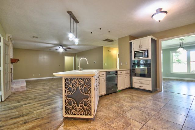 861 College Hill Road, Waco, KY 40385