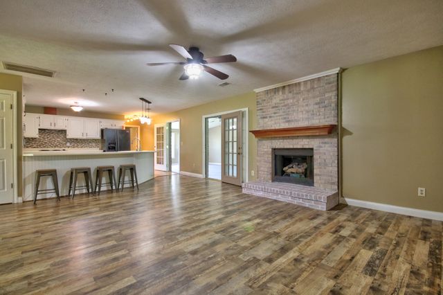 861 College Hill Road, Waco, KY 40385