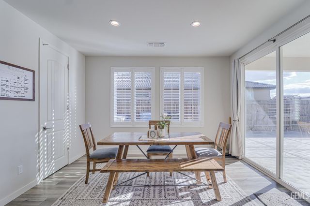 15 Claudia Autumn, Bakersfield, CA 93314