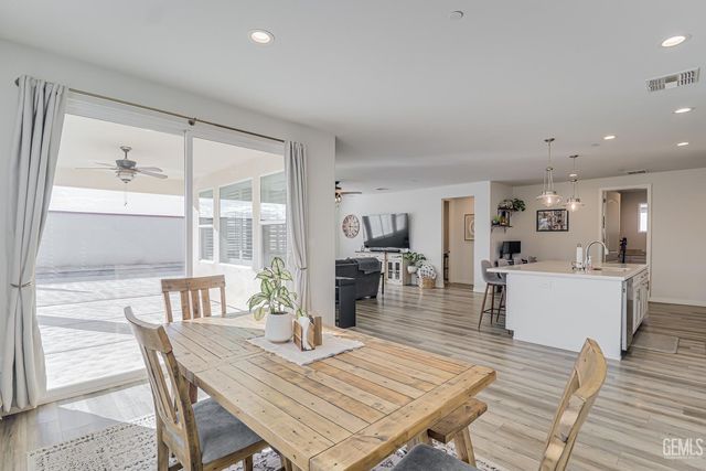 15 Claudia Autumn, Bakersfield, CA 93314